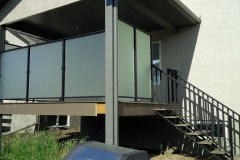 Aluminum-Glass-Railing-with-Privacy-Panels-03-1